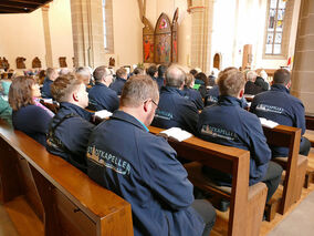Allerseelen mit Segnung der Gräber auf dem Friedhof in Naumburg (© Karl-Franz Thiede)